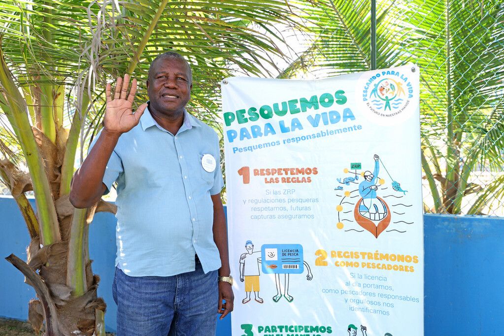Noel Ruíz, Mayor of Santa Fe, Colón department, pledging to protect the ocean.