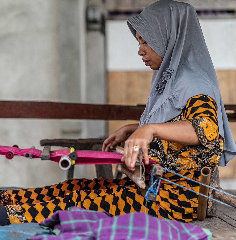 Rosmiati weaving fabric.