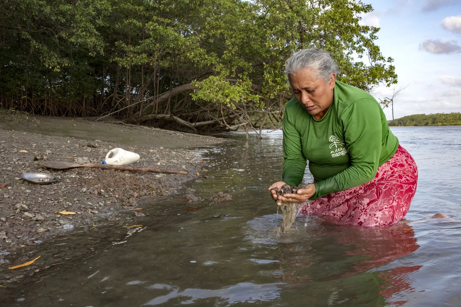 Rosa dos Reis Albuquerque, a fisher, local leader, and member of Mothers of the Mangroves in the Areião community. Resex Viriandeua.